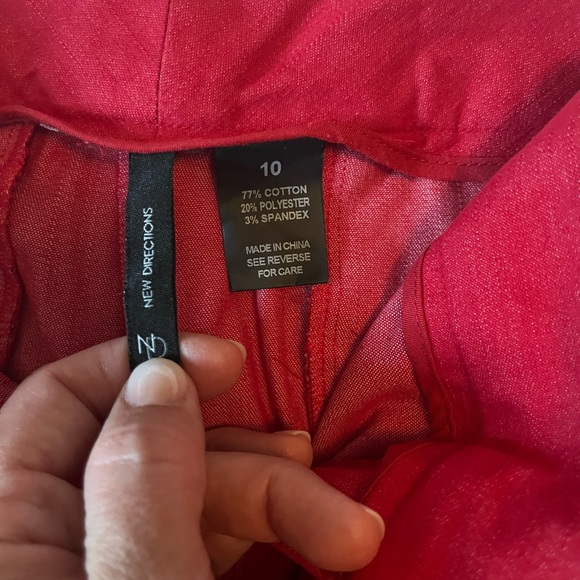 Red wide leg crop pants, New Directions, size 10 - Picture 2 of 2